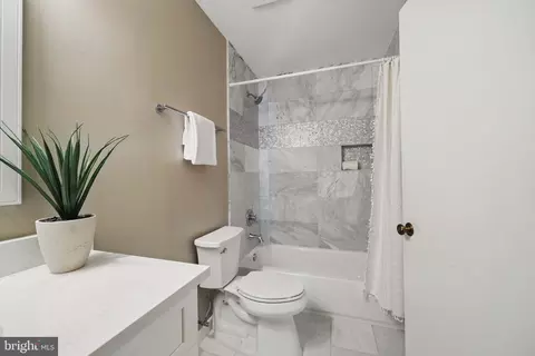 Bath - 1520 Highwood Dr, Mclean, VA 22101 photo 3 of 5