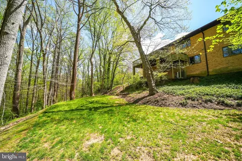 Exterior - 1520 Highwood Dr, Mclean, VA 22101 photo 7 of 19