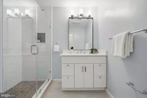 Bath - 1520 Highwood Dr, Mclean, VA 22101 photo 4 of 5