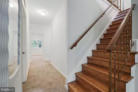 Entry Way - 1520 Highwood Dr, Mclean, VA 22101 photo 6 of 8