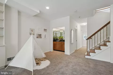 Entry Way - 1520 Highwood Dr, Mclean, VA 22101 photo 4 of 8