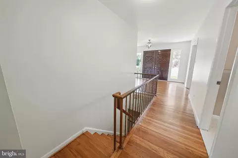 Entry Way - 1520 Highwood Dr, Mclean, VA 22101 photo 7 of 8