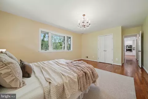 Bedroom - 1520 Highwood Dr, Mclean, VA 22101 photo 9 of 14