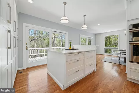 Kitchen - 1520 Highwood Dr, Mclean, VA 22101 photo 8 of 9