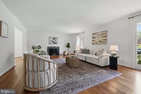Living - 1520 Highwood Dr, Mclean, VA 22101 photo 5 of 14