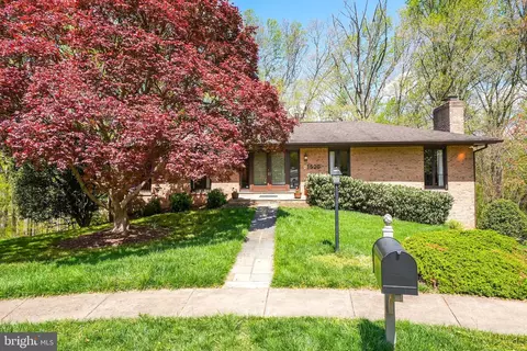 Exterior - 1520 Highwood Dr, Mclean, VA 22101 photo 2 of 19