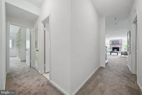 Entry Way - 1520 Highwood Dr, Mclean, VA 22101 photo 5 of 8