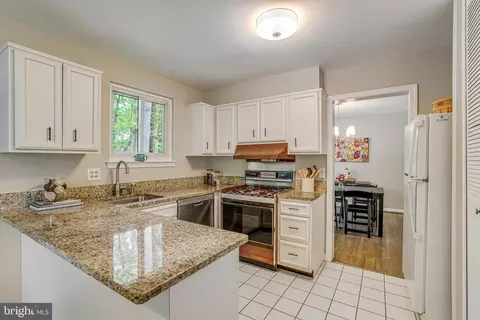 8608 London Ct, Springfield, VA 22151 photo 9