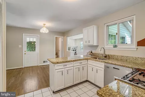 8608 London Ct, Springfield, VA 22151 photo 8