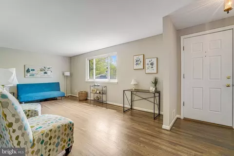 8608 London Ct, Springfield, VA 22151 photo 3