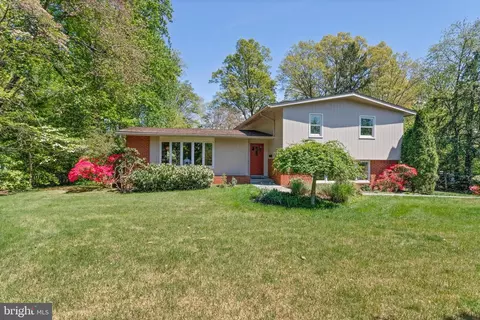 3611 Kirkwood Dr, Fairfax, VA 22031