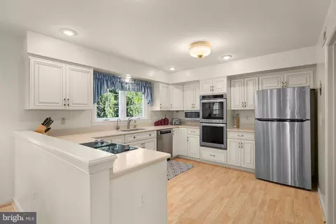7908 Deerlee Dr, Springfield, VA 22153 photo 39