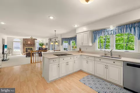 7908 Deerlee Dr, Springfield, VA 22153 photo 34