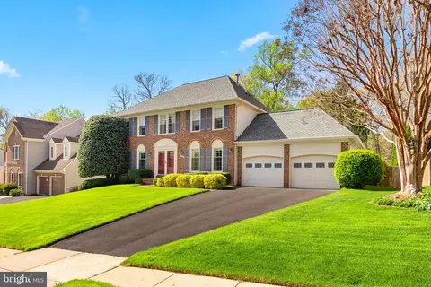 7908 Deerlee Dr, Springfield, VA 22153 photo 2
