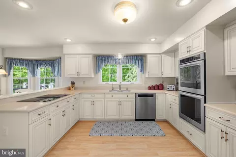 7908 Deerlee Dr, Springfield, VA 22153 photo 35