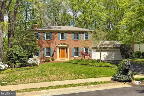 9124 Fishermans Ln, Springfield, VA 22153