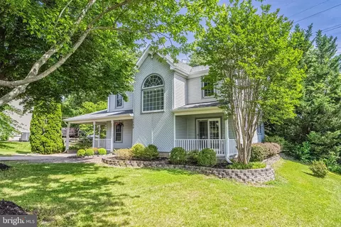 1328 Mistyvale St, Herndon, VA 20170