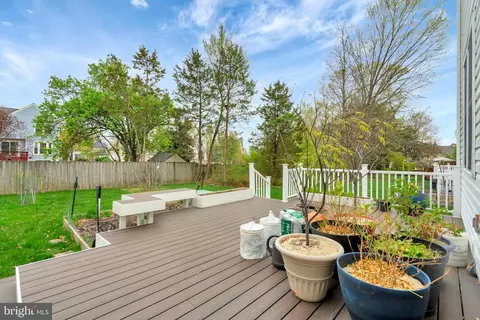 Exterior - 14044 Eagle Chase Cir, Chantilly, VA 20151 photo 4 of 9