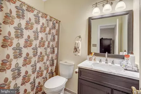 Bath - 14044 Eagle Chase Cir, Chantilly, VA 20151 photo 5 of 9