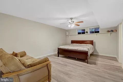 Bedroom - 14044 Eagle Chase Cir, Chantilly, VA 20151 photo 12 of 14