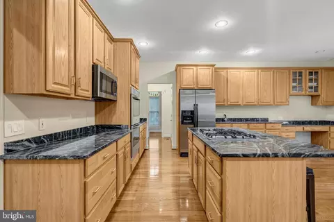Kitchen - 14044 Eagle Chase Cir, Chantilly, VA 20151 photo 2 of 8
