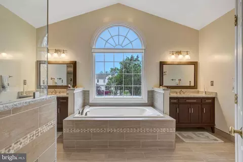 Bath - 14044 Eagle Chase Cir, Chantilly, VA 20151 photo 8 of 9