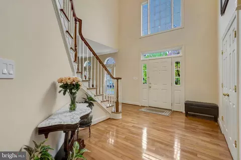 Entry Way - 14044 Eagle Chase Cir, Chantilly, VA 20151 photo 3 of 8