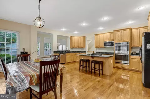 Kitchen - 14044 Eagle Chase Cir, Chantilly, VA 20151 photo 5 of 8