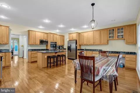 Kitchen - 14044 Eagle Chase Cir, Chantilly, VA 20151 photo 4 of 8
