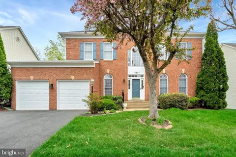 Exterior - 14044 Eagle Chase Cir, Chantilly, VA 20151 photo 2 of 9