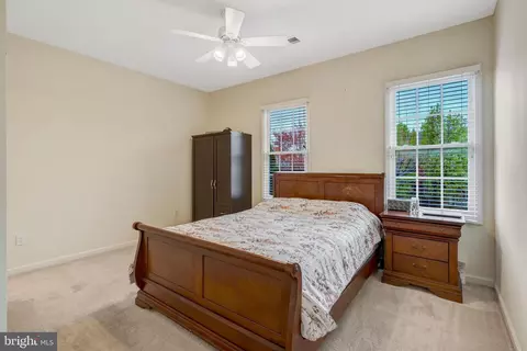 Bedroom - 14044 Eagle Chase Cir, Chantilly, VA 20151 photo 6 of 14