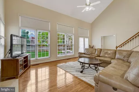 Living - 14044 Eagle Chase Cir, Chantilly, VA 20151 photo 2 of 3