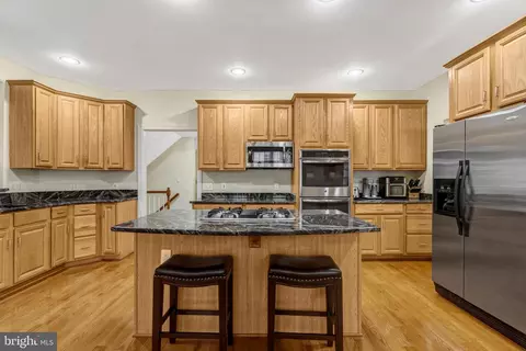 Kitchen - 14044 Eagle Chase Cir, Chantilly, VA 20151 photo 6 of 8