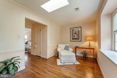 Entry Way - 7419 Georgetown Ct, Mclean, VA 22102 photo 6 of 9