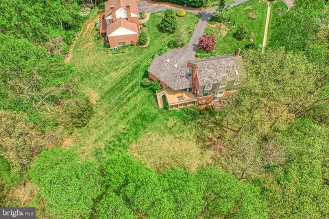 View/Area - 7419 Georgetown Ct, Mclean, VA 22102 photo 3 of 7