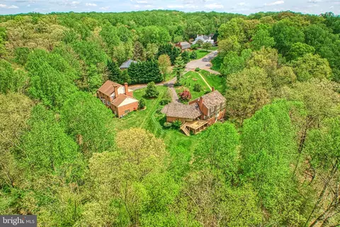 View/Area - 7419 Georgetown Ct, Mclean, VA 22102 photo 6 of 7