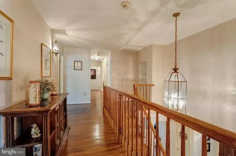 Entry Way - 7419 Georgetown Ct, Mclean, VA 22102 photo 4 of 9
