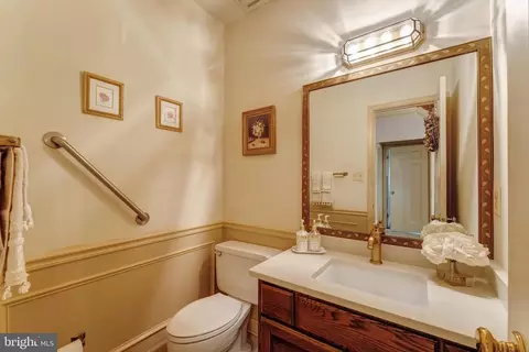 Bath - 7419 Georgetown Ct, Mclean, VA 22102 photo 1 of 7