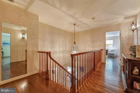 Entry Way - 7419 Georgetown Ct, Mclean, VA 22102 photo 5 of 9