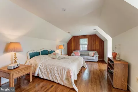 Bedroom - 7419 Georgetown Ct, Mclean, VA 22102 photo 5 of 7