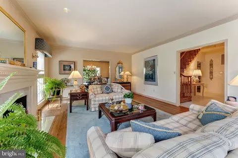 Living - 7419 Georgetown Ct, Mclean, VA 22102 photo 2 of 3