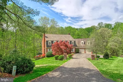 Exterior - 7419 Georgetown Ct, Mclean, VA 22102 photo 2 of 11