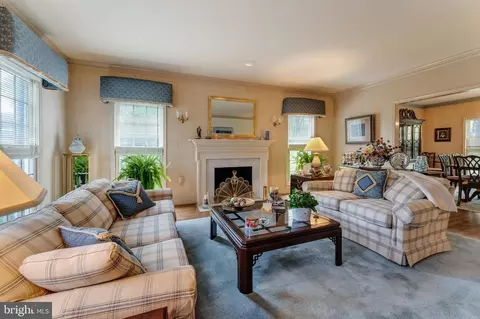 Living - 7419 Georgetown Ct, Mclean, VA 22102 photo 1 of 3