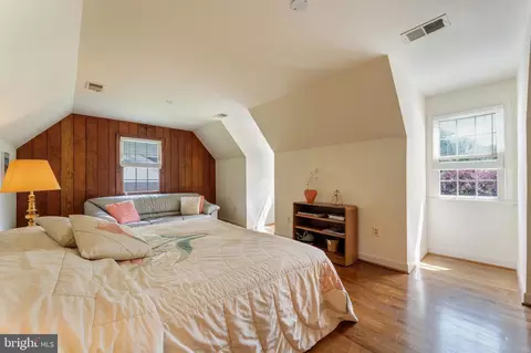Bedroom - 7419 Georgetown Ct, Mclean, VA 22102 photo 6 of 7