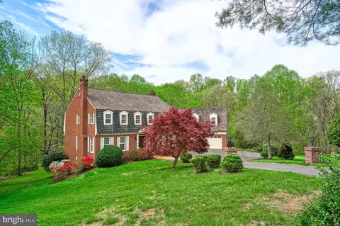 Exterior - 7419 Georgetown Ct, Mclean, VA 22102 photo 3 of 11