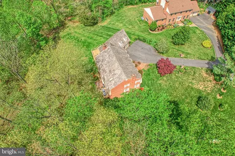 View/Area - 7419 Georgetown Ct, Mclean, VA 22102 photo 4 of 7