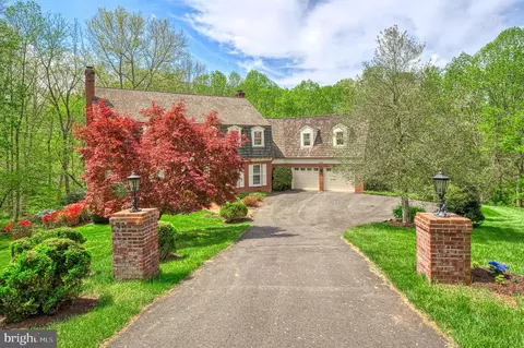Exterior - 7419 Georgetown Ct, Mclean, VA 22102 photo 4 of 11