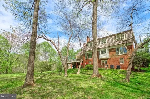 Exterior - 7419 Georgetown Ct, Mclean, VA 22102 photo 10 of 11