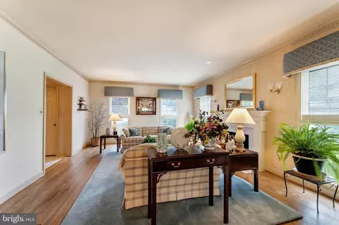 Living - 7419 Georgetown Ct, Mclean, VA 22102 photo 3 of 3