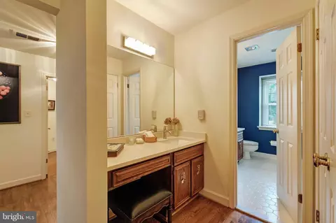Entry Way - 7419 Georgetown Ct, Mclean, VA 22102 photo 7 of 9